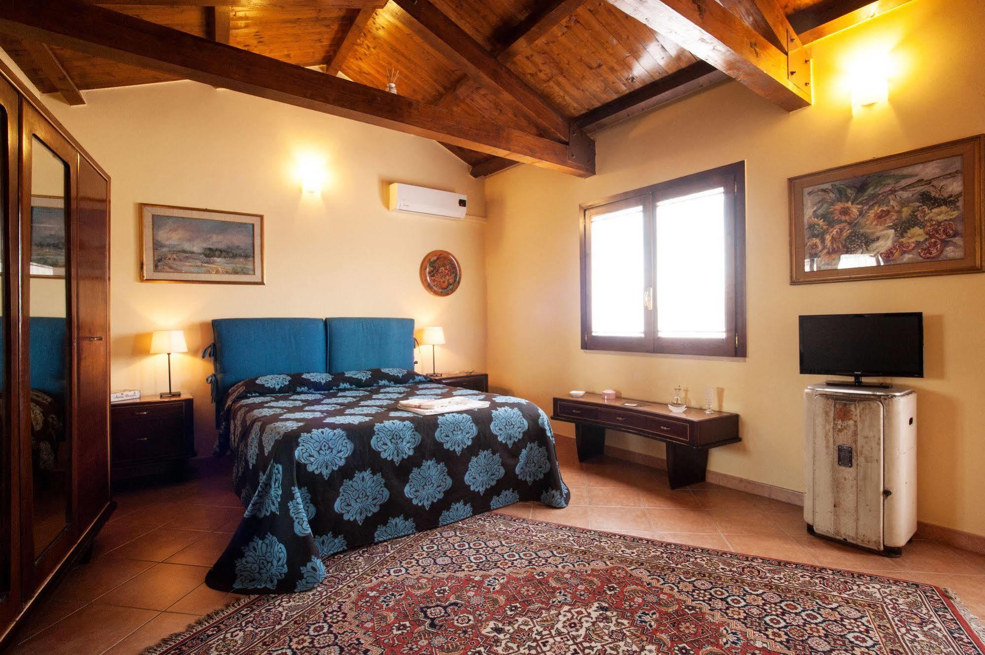 Vinslounge Suite Barletta Bagian luar foto